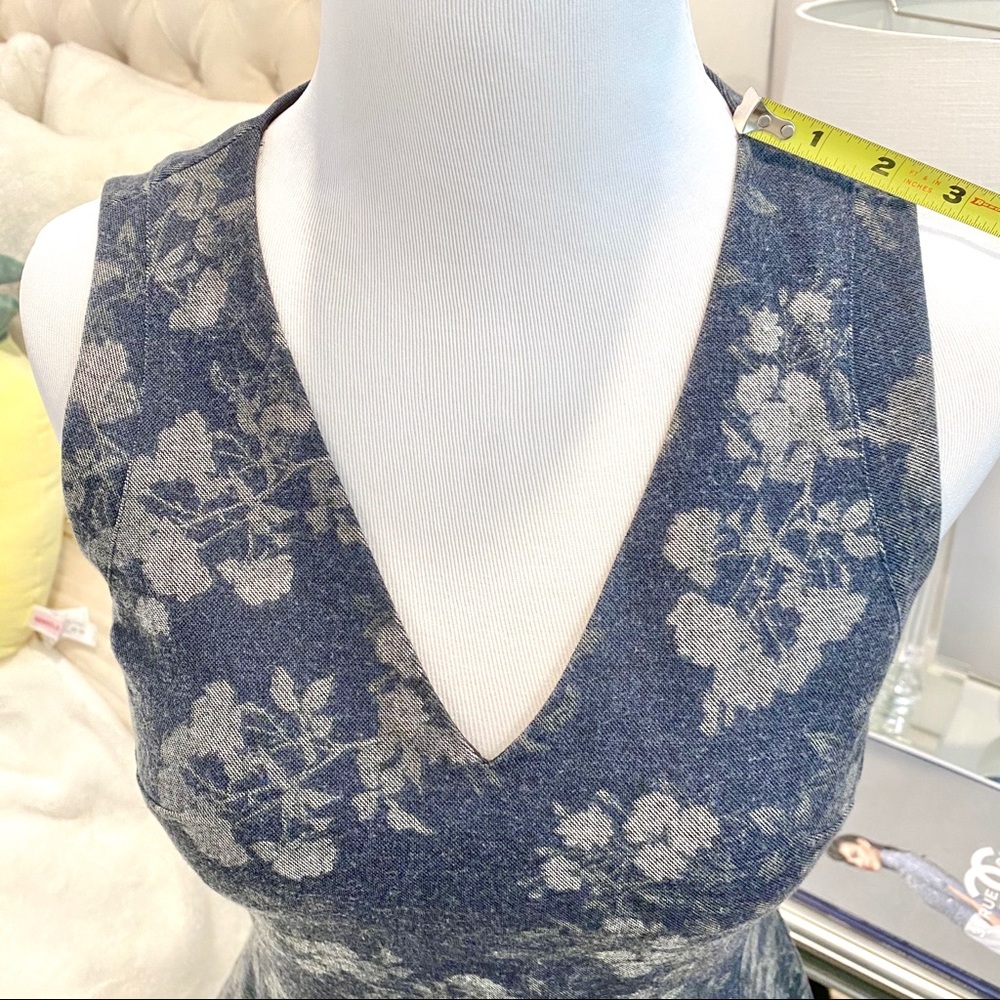 Banana Republic Sleeveless V-Neck Floral Dress - Picture 2 of 7